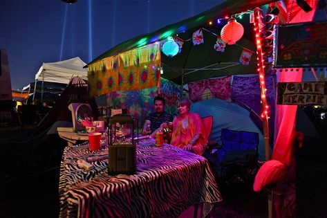 Coachella Car Camping, Festival Camping List, Music Festival Camping List, Festival Camping Essentials, Coachella Camping, Festival Camping Setup, Camping Setup, Music Festival Camping, Zelt Camping