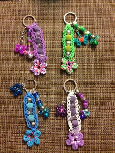 Rainbow Loom Keychain, Rings With Beads, Loom Band Charms, Loom Bands Designs, Crazy Loom, Loom Bands Tutorial, Loom Band Patterns, Rainbow Loom Bracelets Easy, Fun Loom