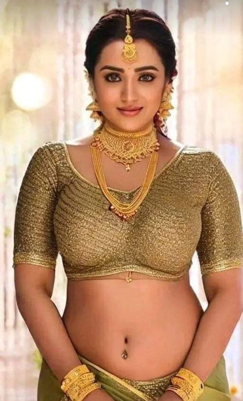 Goa Vibes, Hot Women Dress, Beautiful Dresses For Women, Indian Actress Hot Pics, Beautiful Smile Women, Indian Beauty Saree, Atom, Saree, Actresses