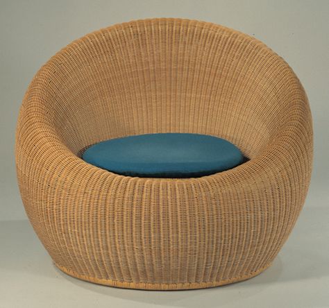 Round Rattan Chair by Isamu Kenmochi - Chair Blog Retro Office Chair, Oversized Chair Living Room, Wicker Loveseat, Cane Furniture, Bamboo Chair, Comfy Seating, Rattan Armchair, Bamboo Furniture, Patio Lounge Chairs