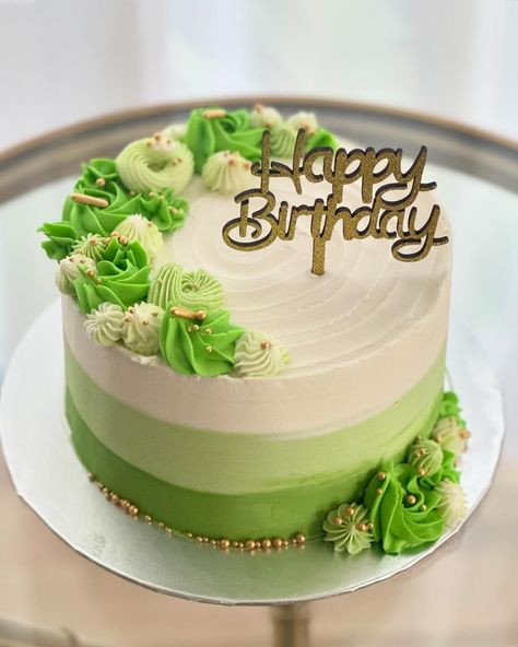 Green Cake For Men, Green Colour Cake, Green And Yellow Cake, Cakes Design, Happy Birthday Decor, Cake Decorating For Beginners, Green Cake, Birthday Post, Mini Cakes Birthday