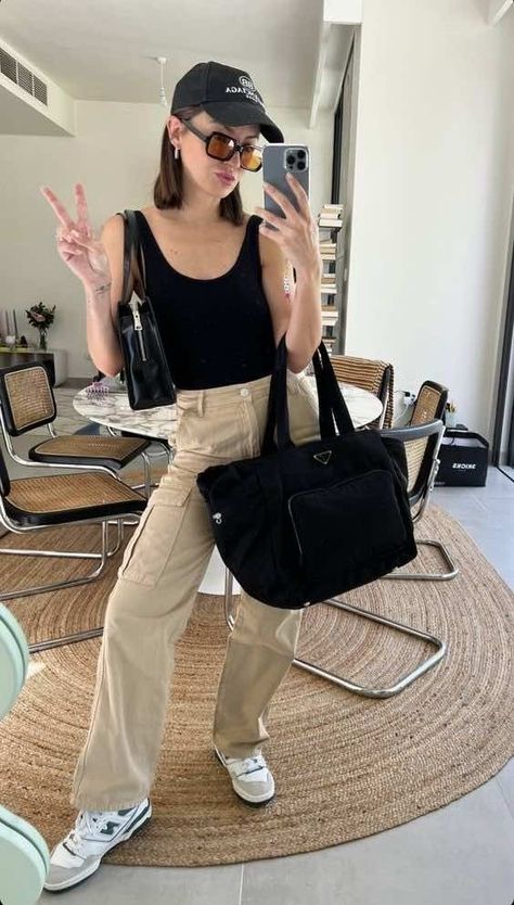 The Millenial's Guide to Cargo Pants Outfits - Life with Mar Pink Cargo Pants, Cream Cargo Pants, Casual Work Pants, Cargo Pants Outfits, Jogger Pants Outfit, Casual Cargo Pants, Denim Cargo Pants, Pant Trends, Swimsuits Hot