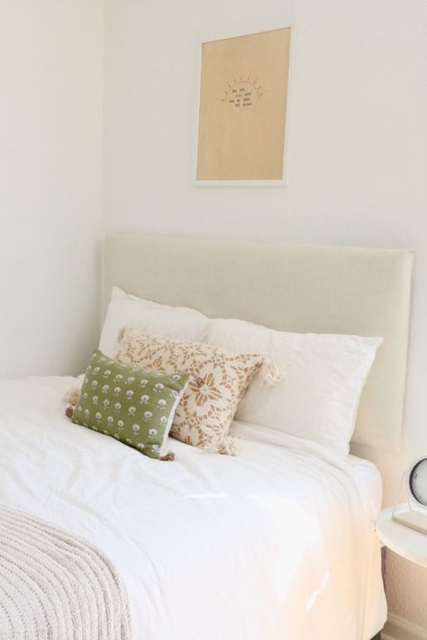 Diy Felt Headboard, Diy Foam Headboard, Cardboard Headboard Diy, Diy Cardboard Headboard, Easy Diy Headboard Cheap, Temporary Headboard, How To Make A Headboard, Faux Headboard Ideas, Easy Headboard Ideas