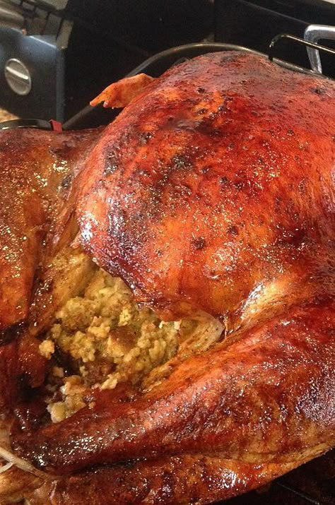 Cooking A Stuffed Turkey, Juicy Turkey Recipe, Perfect Roast Turkey, Whole Turkey Recipes, Thanksgiving Food Sides, Thanksgiving Entertaining, Roast Turkey Recipes, Perfect Roast, Thanksgiving Cooking