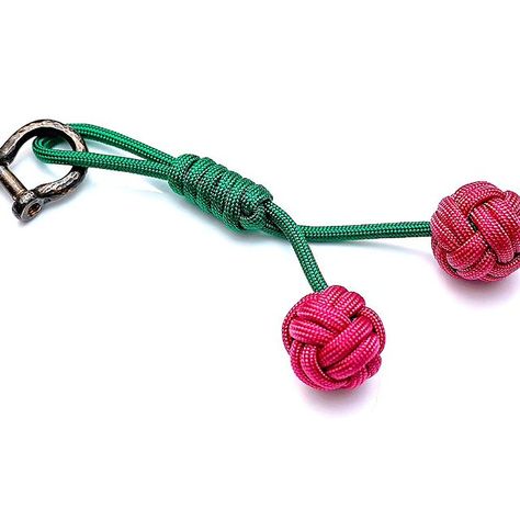 Today, I have a beautiful Monkey's Fist keychain to share with you! For the ball, I used the Single Strand Diamond Knot (you can find the… | Instagram Knotted Keychain, Knitted Keychain, Monkey Fist Keychain, Monkey Knot, Knot Keychain, Snake Knot, Paracord Diy, Diamond Knot, Paracord Keychain