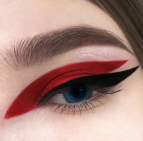 Grafik Eyeliner, Editorial Make-up, Editorial Vogue, Drag Make-up, Graphic Eyeliner, Heavy Makeup, Smink Inspiration, Hooded Eye Makeup, Make Up Looks