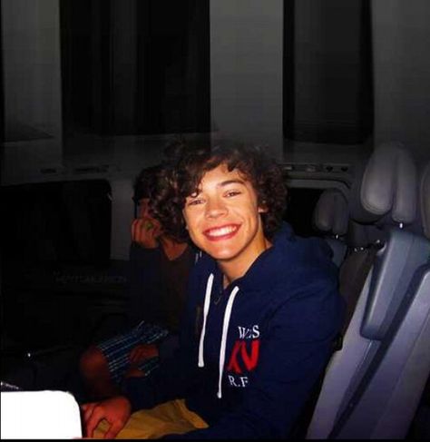 A younger Harry Styles :) Harry 1d, Harry Styles 1d, Harry Styles Cute, Harry Louis, Family Show, Harry Styles Pictures, Harry Styles Photos, Treat People, One Direction Harry