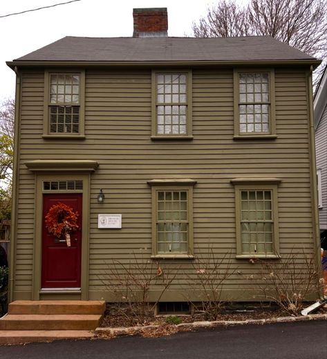 American Colonial Exterior, Old Colonial House Exterior, Maroon House Exterior, New England Colonial House Exterior, 1880s Farmhouse, Dutch Colonial Exterior, Old Colonial Homes, American Colonial Style, Gothic Farmhouse