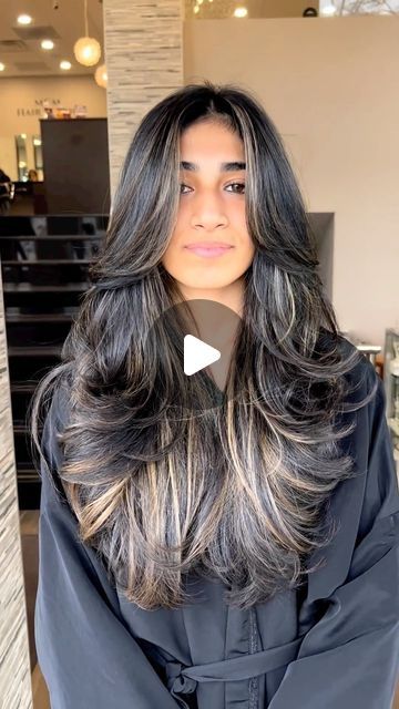 Crown Highlights On Dark Hair, Layered Haircut Tutorial, Balayage Layers, Long Layered Haircut, Love Reels, Highlights Balayage, Haircut Tutorial, Black Hair With Highlights, Long Layered Haircuts