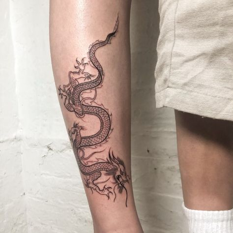 Dragon Tattoo Around Arm, Dragon Tattoo Wrapped Around Arm, Dragon Tattoo Forearm, Aesthetic Tutorial, Dragon Tattoo Arm, Icon Tattoo, Dragon Tattoo Ideas, Grunge Tattoo, Dragon Tattoo For Women