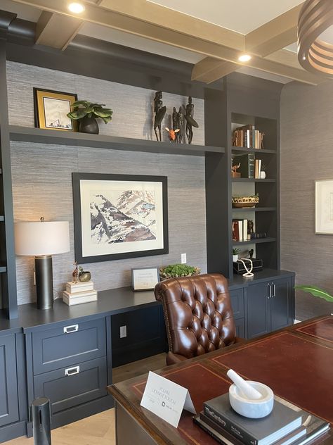 Home Office Executive Desk Interior Design, Attorney Office Decor Modern, Masculine Home Office Wallpaper, Masculine Office With Built Ins, Home Office Space Design Masculine, Masculine Small Office Ideas, Men’s Office Shelf Decor, Grasscloth Office, Office Decor Men Professional