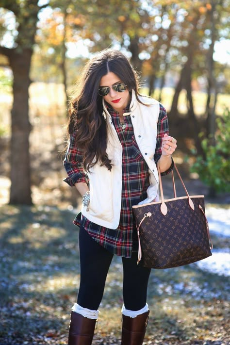 Plaid is in? No problem. Can someone give me the bag to go with it? https://www.stitchfix.com/referral/5014935 Plaid Outfits Fall, Plaid Shirt Outfits, Outfit Ideas Baggy, White Vest, Winter Closet, Mode Casual, Fall Winter Wardrobe, Fall Clothing, Vest Outfits