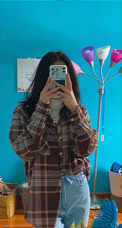 Flannel Outfits With Turtleneck, Outfit Inspo With Turtle Neck, Brown Flannel Shirt Outfit, Turtle Neck Flannel Outfit, Brown Check Shirt Outfit, Light Brown Flannel Outfit, Turtle Neck And Flannel Outfit, Fall Girl Aesthetic Outfit, Brown Turtle Neck Outfit