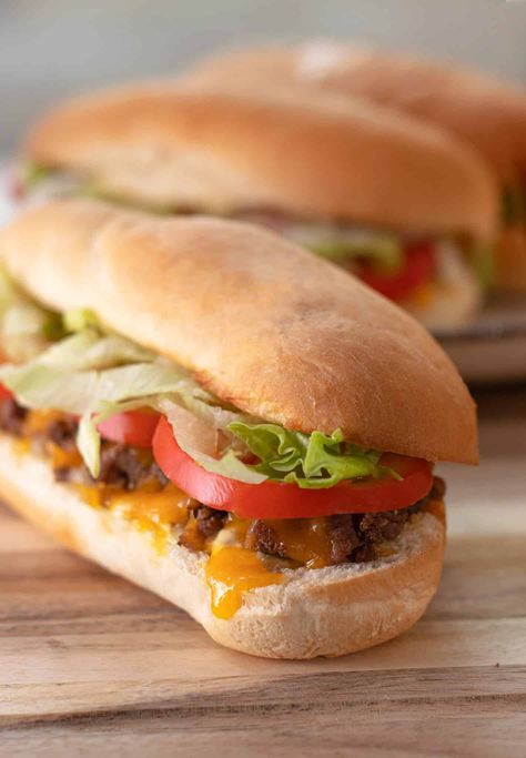 Cheeseburger Subs, Soup Cheeseburger, Cheeseburger Recipes, Best Cheeseburger Recipe, Cheeseburger Pasta, Sandwhich Recipes, Sub Rolls, Types Of Sandwiches, Cheeseburger Recipe