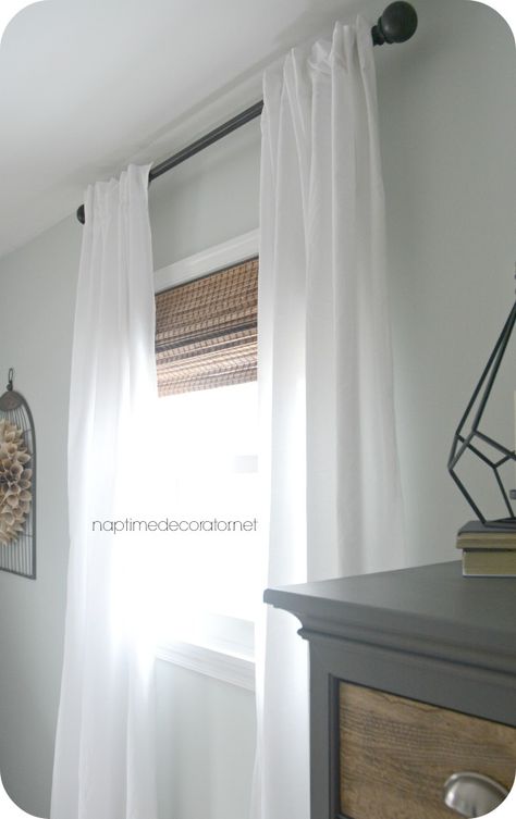 No sew bedsheet curtains Bed Sheet Curtains, White Curtains Bedroom, Sewing Curtains, Sew Curtains, Diy Dorm Decor, Sheet Curtains, Hang Curtains, Bathroom Farmhouse, Dorm Diy