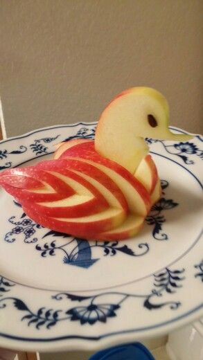 Apple swan Swan Dessert, Apple Swan, Apple Swan Fruit Carvings, Yummy Food