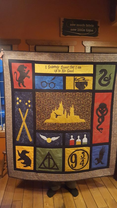 Harry Potter Quilt Ideas Patterns, Harry Potter Quilts, Harry Potter Quilt Pattern, Harry Potter Quilt Ideas, Harry Potter Sewing, Harry Potter Camera, Harry Potter Baby Quilt, Harry Potter Blanket, Harry Potter Quilt