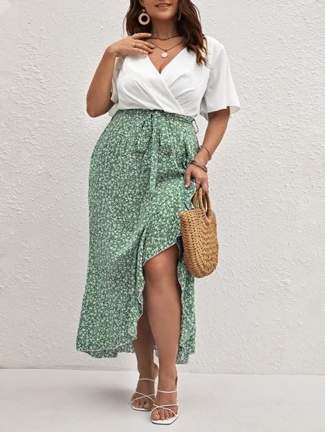 Goa Outfits Plus Size, Plus Size Italy Outfits Summer, Plus Size Summer Fashion For Women, Plus Size Outfits For Italy, Goa Outfits Women Plus Size, Beach Outfit For Plus Size Women, Short Plus Size Outfits, Plus Size Outfit Ideas Summer, Plus Size Spring Fashion 2023