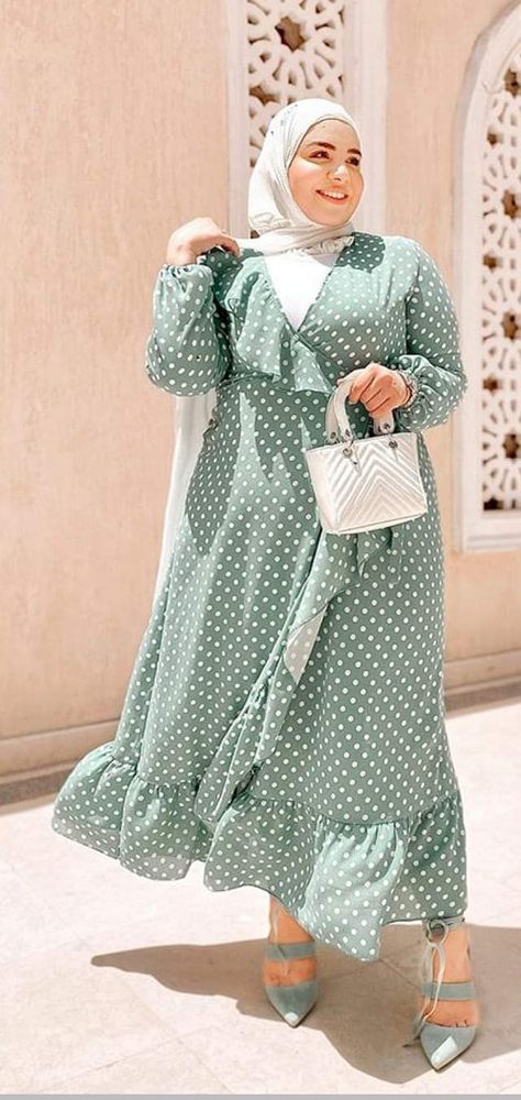 Muslimah Plussize Fashion, Muslimah Plus Size Hijab Fashion, Plus Size Hijab Dress, Hijabi Outfits Casual Modest Fashion Plus Size, Plus Size Muslimah Outfit, Plus Size Hijab Outfits, Curvy Hijabi Outfits, Bigsize Hijab Outfit, Plus Size Outfits Hijab