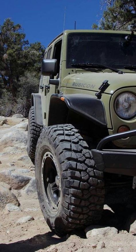 Green Jeep Wrangler, College Goals, Jeep Baby, Cj Jeep, Badass Jeep, Green Jeep, Jeep Mods, Hors Route, Lifted Jeep