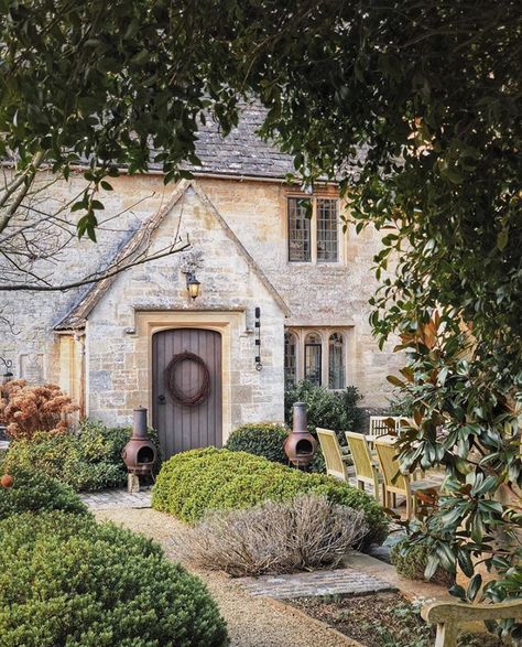 Front Door Plants, Country Garden Design, English Country Cottage, English Manor, English Country Gardens, Country Lifestyle, Beautiful Cottages, English Country House, English Cottage