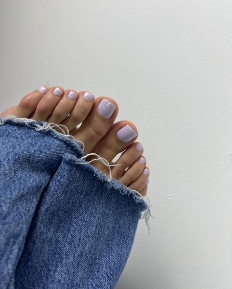 30 Latest Winter Pedicure Color Ideas To Try In 2023! 28 Purple Pedicure, Winter Pedicure, Cute Pedicures, Toenail Art, Feet Nail Design, Gel Pedicure, Pedicure Colors, Gel Toe Nails, Toe Nail Color