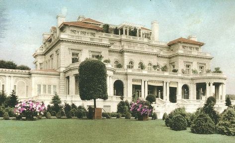 The Great Gatsby Mansion, 1920s Mansion Exterior, 1920 Mansion, Great Gatsby Mansion, 1920s Mansion, Gatsby Mansion, 1920 Aesthetic, Gatsby House, Long Island Mansion