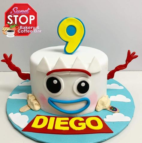 Forky Toy Story Forky Cake, Forky Cake Birthday, Forky Birthday Cake, Forky Birthday Theme, Toy Story 4 Cake Ideas, Pastel Toys Story, Forky Cupcakes, Toy Story 4 Cake, Toy Story Cake 3 Tier