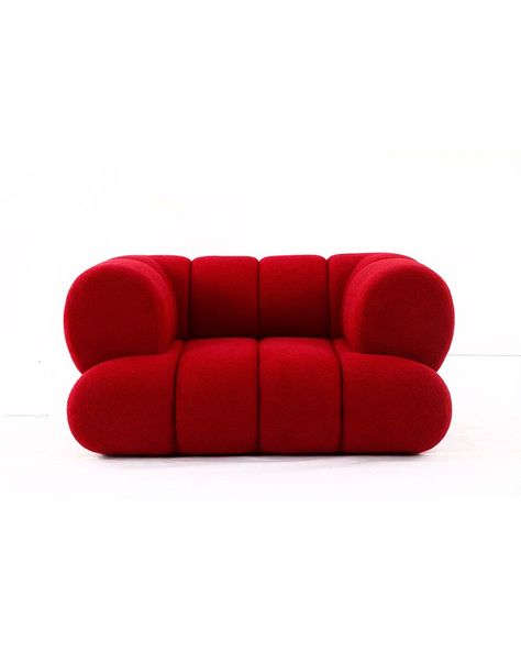 The Intermede sofa by Roche Bobois is a modern and stylish piece of furniture that is designed to provide comfort and luxury to its users. It is a modular sofa that can be customized to fit any living space, and it is available in a wide range of colors and fabrics. Roche Bobois Sofa Living Rooms, Roche Bobois Furniture, Roche Bobois Coffee Table, Roche Bobois Sofa Bubble, Roche Bobois Blogger Sofa, High Quality Sofas, Three Seater Sofa, Modular Sofa, Seater Sofa