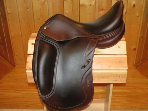 CWD Dressage Saddle. Brown Dressage Saddle, Used Saddles For Sale, Dressage Tack, Saddles For Sale, Dressage Training, Saddle Rack, Horse Shop, Horse Western, Horse Riding Clothes