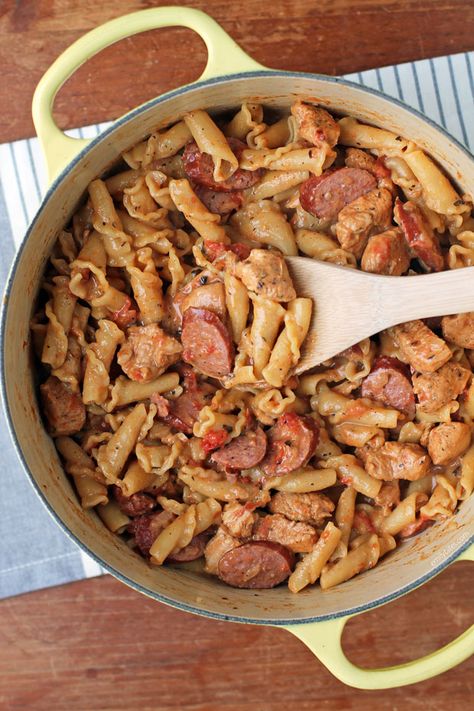 This tasty lightened up One-Pot Cajun Chicken and Sausage Pasta is full of smoky flavor and just 366 calories or 8 Green 8 Blue or 4 Purple WW SmartPoints! Cajun Chicken And Sausage Pasta, Chicken And Sausage Pasta, Ww 2023, Cajun Chicken And Sausage, Sausage And Potatoes Skillet, Ww Dinners, Ww Dinner, Emily Bites, Garlic Chicken Pasta