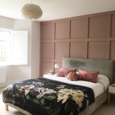 Derya - Vintage Home Interiors on Instagram: "I was going through the 36,457 photos in my camera roll and found this bedroom before and after from our previous house. This was a new build house and I definitely feel it is possible to inject character into a new build. Do you agree? X . . . . . . . #beforeandafter #newbuildhome #newbuild #panneling #bedroom #bedroominspo #bedroomdecor #bedroompanelling #sulkingroompink #farrowandball #interiordesign #interiorinspiration #vintagehome #redrowhomes Farrow And Ball Sulking Room, Sulking Room Pink, Throwing It Back, My Camera Roll, Farrow And Ball, Transformation Tuesday, Home Interiors, Vintage Home, Camera Roll