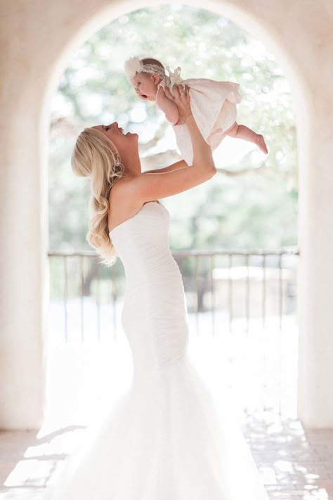 Country Wedding Photography, Country Photography, Hill Country Wedding, Wedding Picture Poses, Bridal Pictures, Wedding Photos Poses, Ideal Wedding, Wedding Photography Poses, Photo Couple