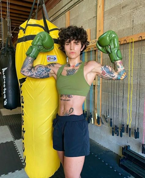 greek-american non-binary filmmaker and content creator. Short Buff Women, Muscular Masc Women, Medium Build Women, Buff Girl Aesthetic, Buff Women Reference, Muscular Girl Aesthetic, Androgeny Style, Buff Woman Reference, Muscular Woman Aesthetic