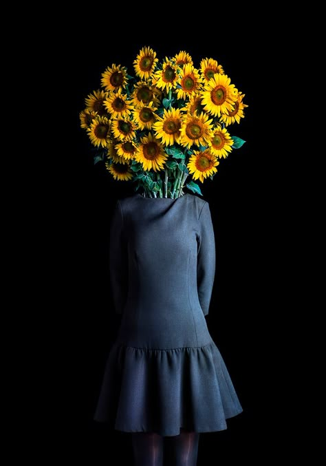 following the series 'skins' and 'second skins', miguel vallinas continues to reflect on identity, existence and personal choice through his latest collection called 'roots'. Object Heads, Surreal Photography, Dreamy Photography, Surrealism Photography, Flower Artwork, Animal Heads, Human Nature, Photography Inspo, Flower Power