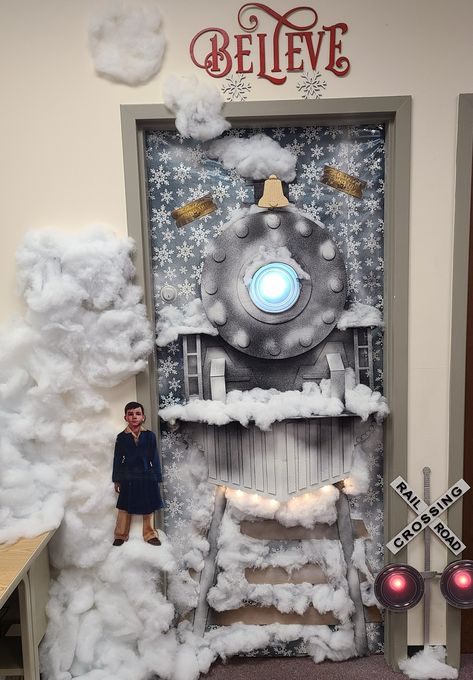 Polar Express Theme Door, Polar Express Entrance, Christmas Door Decorations Polar Express, Christmas Decoration Ideas For School, Polar Express Door Ideas, Polar Express Balloon Arch, Polar Express Party Decorations, Polar Express Theme Decoration, Polar Express Door Decorations Ideas