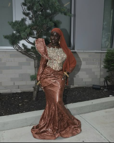 Brown Bazin Styles, Bazin Prom Dress, West African Eid Outfit, Eid Bazin, Gambian Clothes, Eid Poses, Bd Dress, Eid Outfits African, Eid Fits