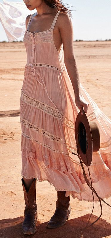 Blush                                                                                                                                                                                 More Bohemian Schick, Sukienki Maksi, Dresses Casual Boho, Style Désinvolte Chic, Estilo Hippy, Boho Clothes, Gaun Fashion, Estilo Hippie, Boho Fashion Bohemian