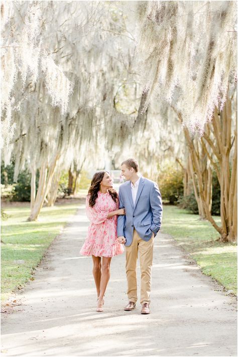 Engagement Photos Outfits Classy, Engagement Photos Backgrounds, Engagement Photoshoot Park, Low Country Engagement Photos, Engagement Picture Outfits Spring, Small Town Engagement Photos, Park Engagement Photos, Park Engagement Pictures, Charleston Photoshoot Couples