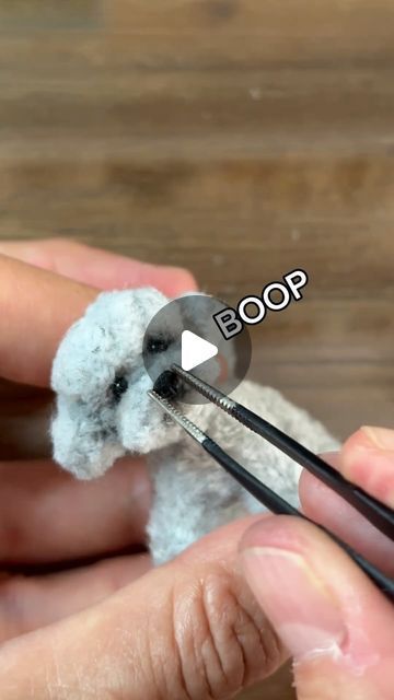 Michi Mux-Miniature clay animals-art toys & jewelry on Instagram: "Making a miniature poodle with pipe cleaners…ok, the video has been published without caption, I’m adding it now, but now I’m sure that no one will see this post…

#miniaturepoodle #poodlelove #pipecleaneranimals #toypoodle #craftingideas #miniatures #pipecleanerart" Pipe Cleaner Poodle, Pipe Cleaner Dog Step By Step, Dog Punch Art, Chenille Stem Animals, Pipe Cleaner Projects, Pipe Cleaner Animals, Pipe Cleaner Art, Pom Pom Animals, Chenille Crafts