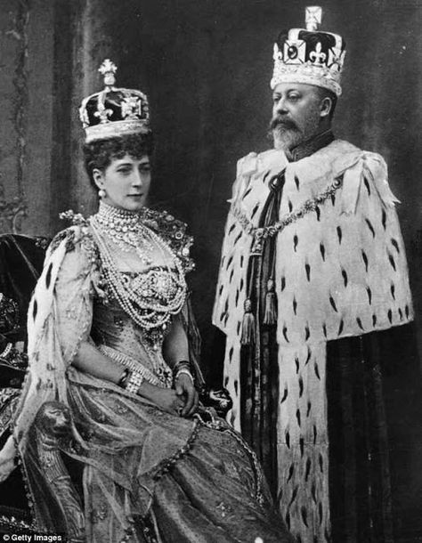 Royal Splendor: How Queen Victoria drove King Edward VII to debauchery Royal Family Portrait, Alexandra Of Denmark, English Royal Family, Queen Alexandra, King Edward Vii, English Royalty, John Brown, Royal Crowns, Elisabeth Ii