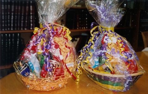 Mishloach Manot (Purim baskets). (Wikimedia Commons) Feast Of Purim, Purim Basket, Mishloach Manos, Purim Gifts, Mishloach Manot, Netherlands Food, Happy Purim, Gifts Baskets, Jewish Learning