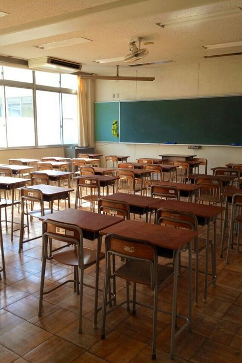 Empty Classroom, Classroom Interior, School Interior, High School Advice, Dream School, Japan Aesthetic, Japanese School, School Room, School Building