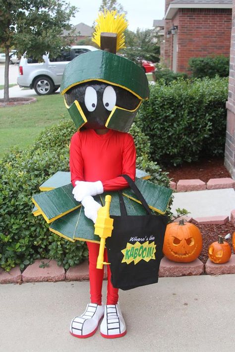 Marvin the Martian Costume Marvin The Martian Costume, Martian Costume, Anime Festival, Best Diy Halloween Costumes, Diy Halloween Costume Ideas, Meme Costume, Baby Kostüm, Costumes For Halloween, Clever Halloween Costumes