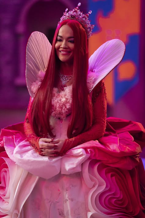 Rita Ora Descendants, Queen Of Hearts Descendants, Queen Of Mean, Descendants Characters, Booboo Stewart, Historical Clothes, Anne Mcclain, China Anne Mcclain, Being Nice