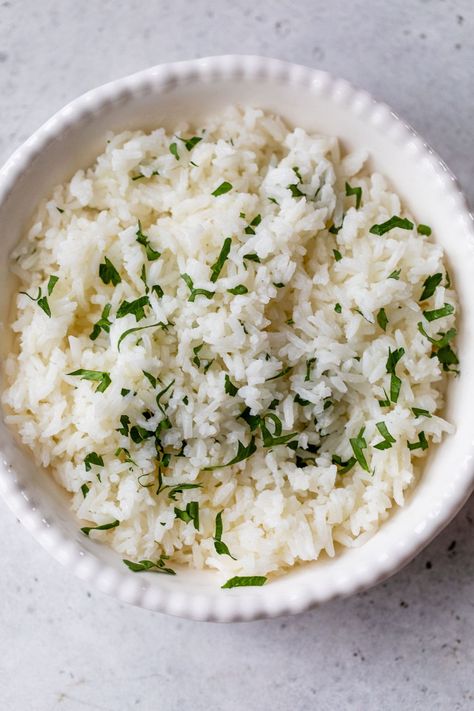 How to make the perfect stovetop white rice every time! Follow this stovetop rice recipe for perfect fluffy white rice. White Rice On Stove Top, Cool Dinner Ideas, White Rice Dishes, Stovetop Rice, Side Foods, White Rice Recipe, Well Plated, White Rice Recipes, Rice On The Stove