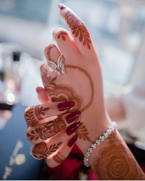 1,667 Likes, 11 Comments - Shaik Jameel (@jjameel456) on Instagram: “Follow for more @jjameel456 👈👈👈👈👈👈” Beautiful Arabic Mehndi Designs, Mehndi Designs Finger, M Name, Henna Hand Designs, Bridal Mehendi Designs Hands, Modern Mehndi Designs, Mehndi Images, Stylish Mehndi, Stylish Mehndi Designs