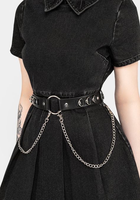 Your new favourite outfit enhancer- Statement waist belt with O-ring & chains- Designed to sit and cinch-in narrowest part of waist- Silver hardware includes O-ring, D-rings & flat studs- 2 x silver metal hanging chains attach to front & sides- Lobster clasps on chains for easy removal- Adjustable back buckle fastening with 9 belt holes to personalise the fit- Layer over tees and dresses to create shape & dimension- Heads will turnBody: 100% PU leatherTrims: 100% stainless steelMeasurements:S/M: Thigh Belt Outfit, Harness Belt, Tailored Jumpsuit, Ring Der O, Wrap Shirt, Swimwear Dress, D Rings, Printed Denim, Knitwear Cardigan