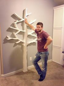 Walls Under Construction: DIY Tree Bookshelf Diy Tree Bookshelf, Bookshelf Diy, Tree Bookshelf, Tree Shelf, Diy Wand, Construction Diy, Nursery Shelves, Diy Tree, Wall Bookshelves