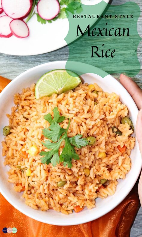 Mexican Rice Recipe Restaurant Style, Restaurant Style Mexican Rice, Mexican Rice Recipe, Mexican Entrees, Cooking Beef, Mexican Rice Easy, Mexican Rice Recipes, Roasted Cauliflower Recipes, Fluffy Rice